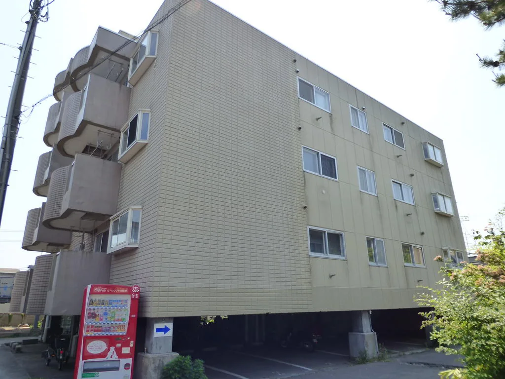 プレジデント北金沢 2-A号室 建物外観